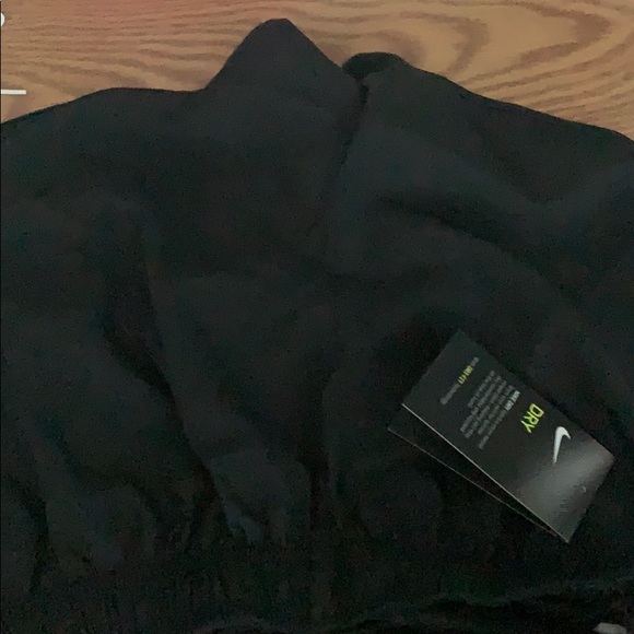 BRAND NEW NIKE BLACK RUNNING SHORTS - Picture 3 of 4